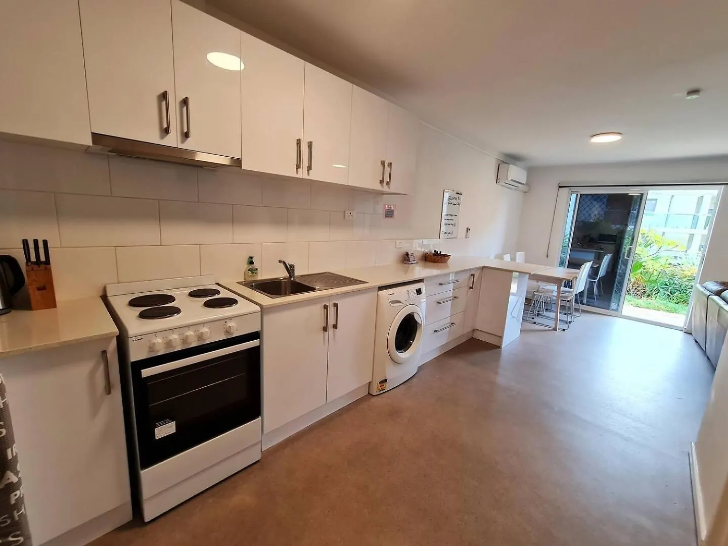 West Beach Lagoon 206 - Sleeps Three! Value!!! Perth Australia