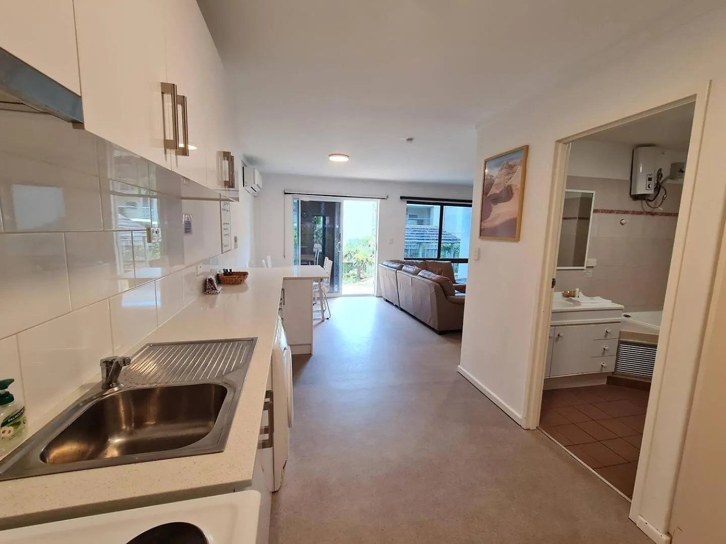 West Beach Lagoon 206 - Sleeps Three! Value!!! Perth Apartment