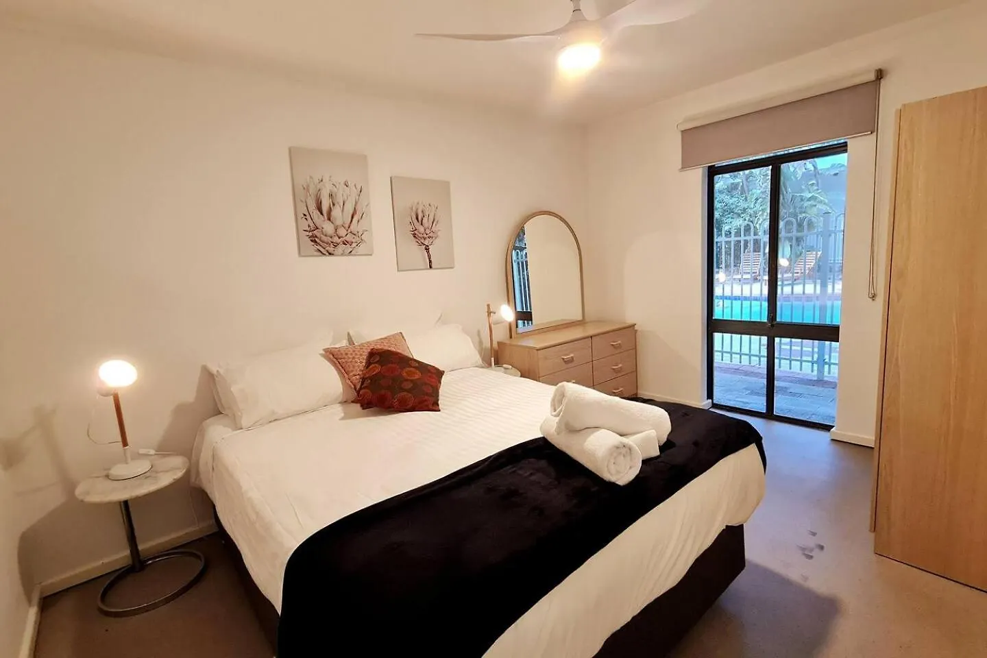 West Beach Lagoon 206 - Sleeps Three! Value!!! Perth Apartment