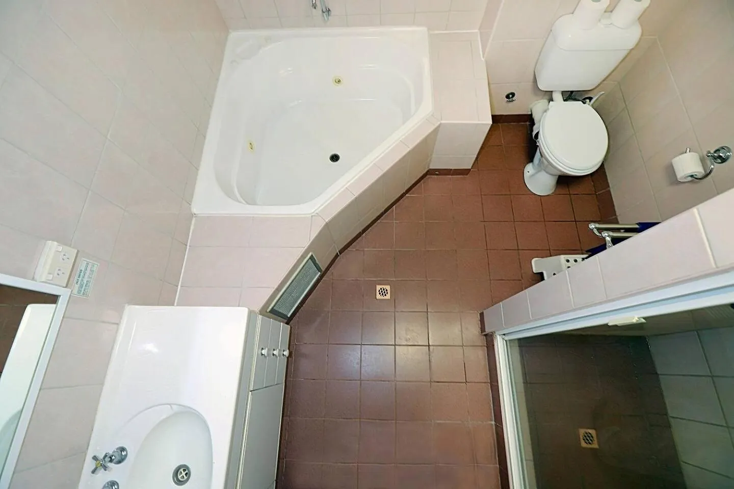 West Beach Lagoon 206 - Sleeps Three! Value!!! Perth Apartment